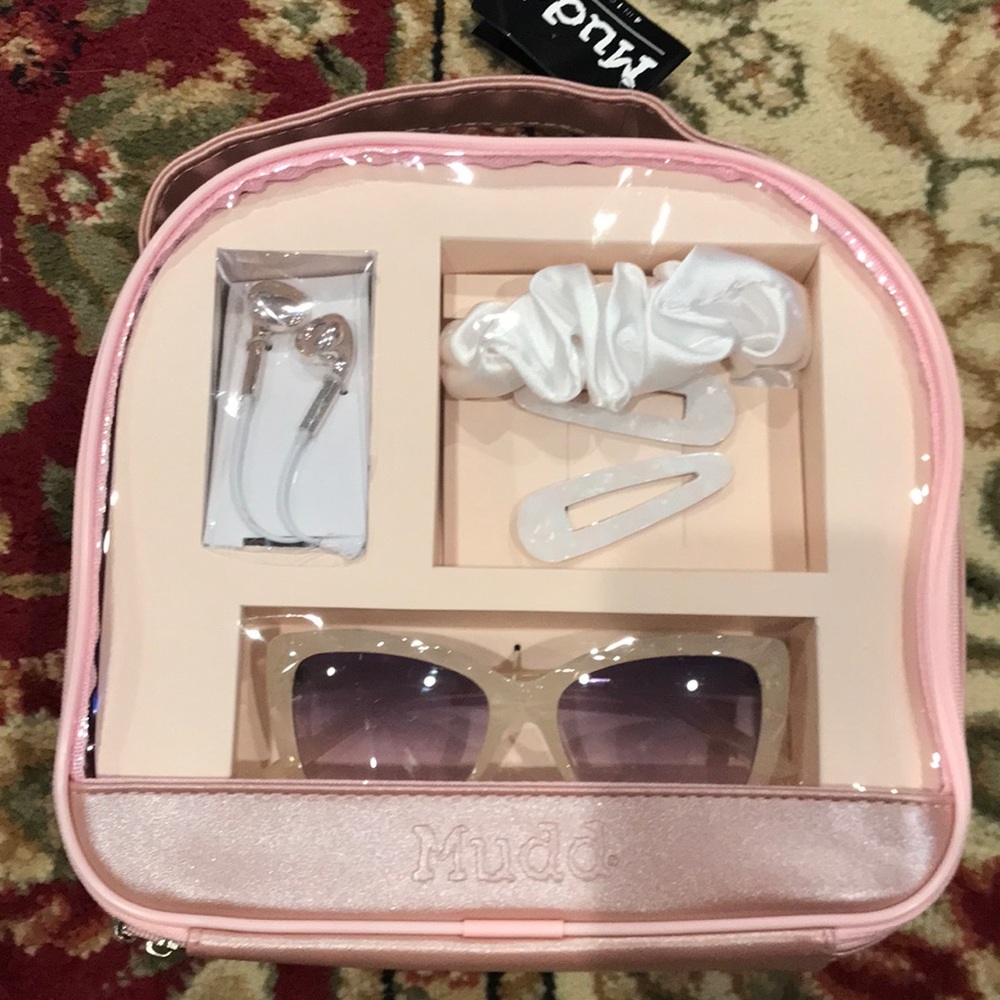Brand new Mudd set of 4